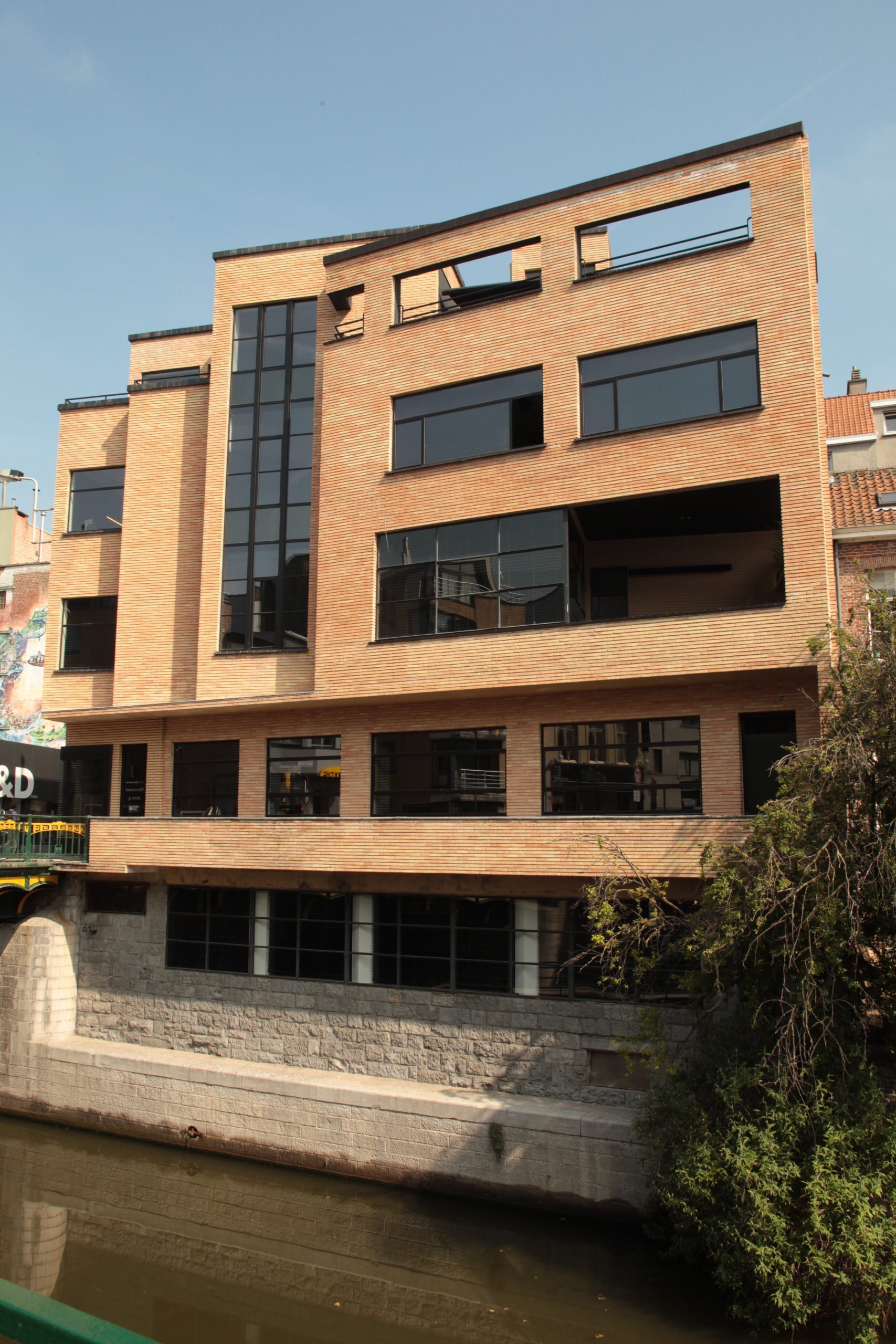 4.2 HUIS VAN WAES 1 — Aelbrecht-Maes
