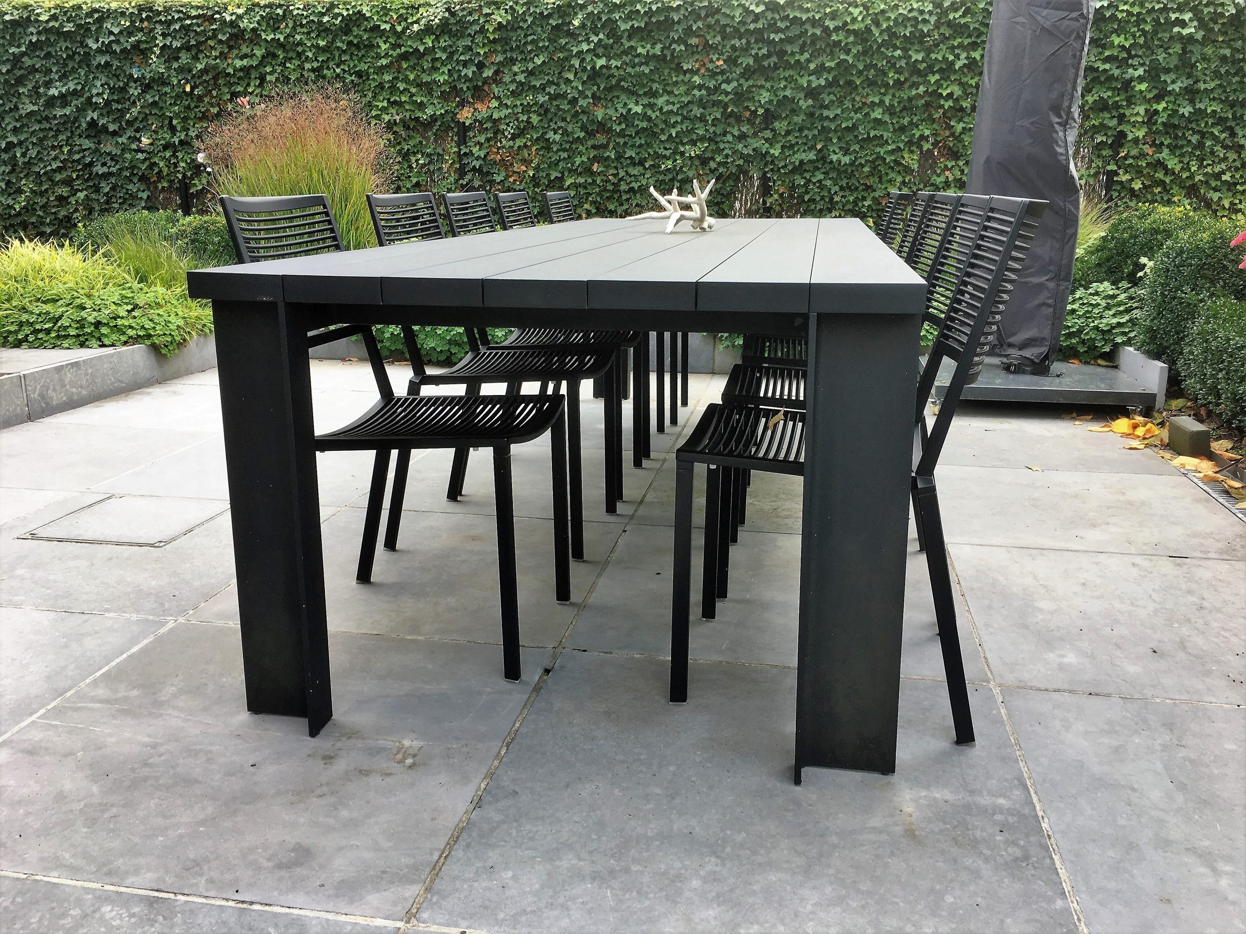Exclusieve tuintafel voor privéresidentie — Aelbrecht-Maes