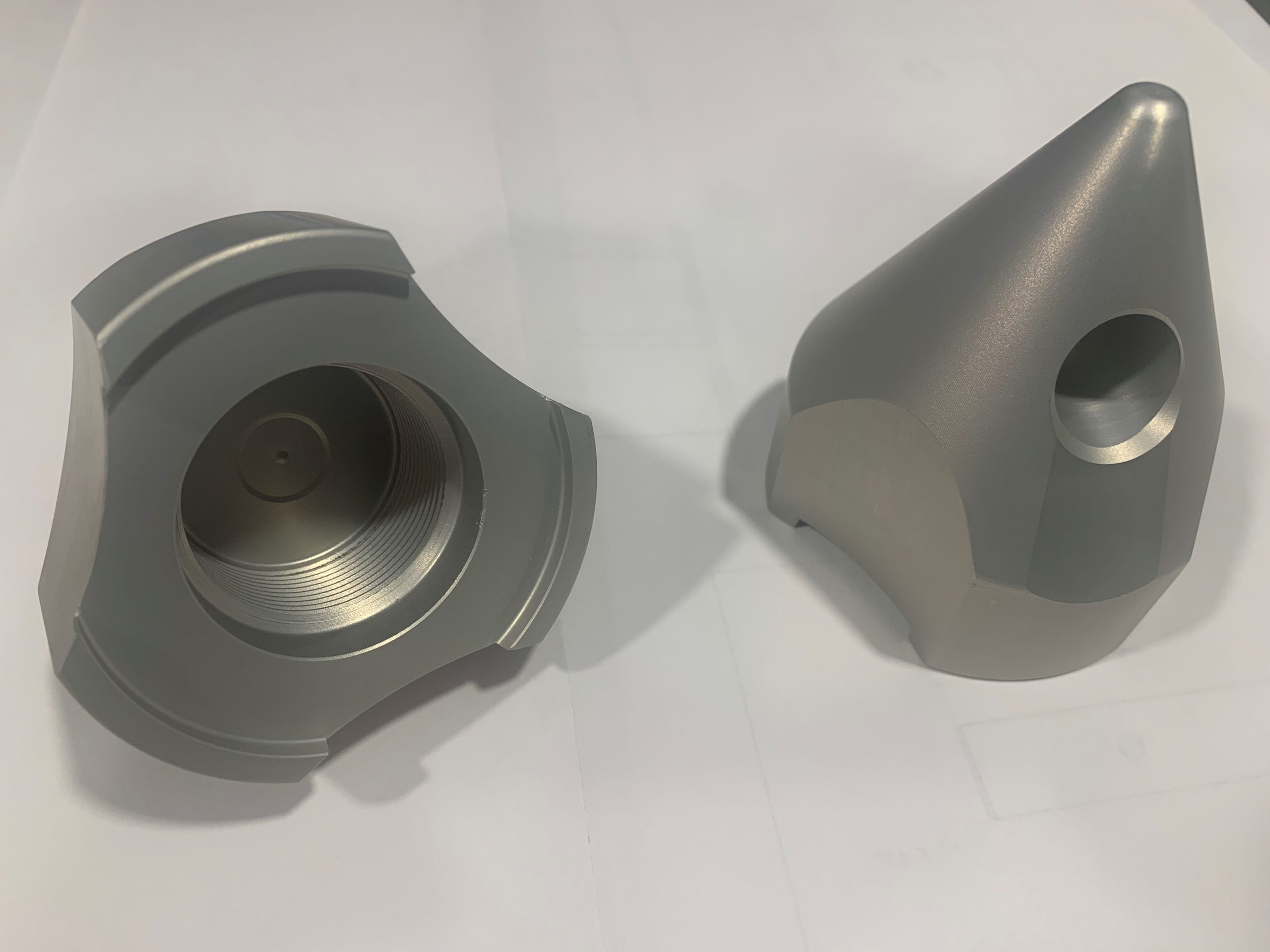 Aluminium cones door Aelbrecht-Maes