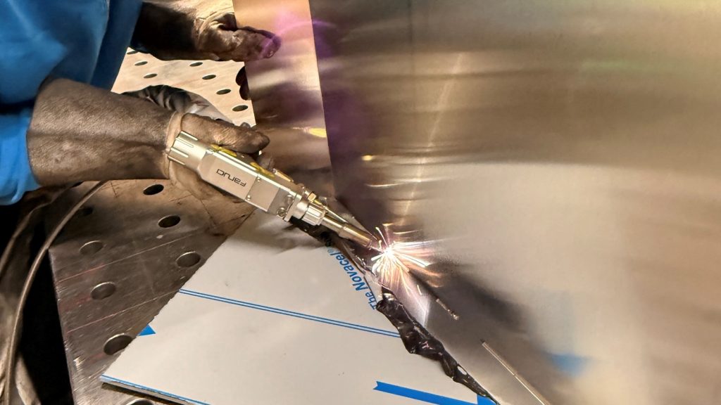 Laserlassen van metaalonderdelen bij Aelbrecht-Maes